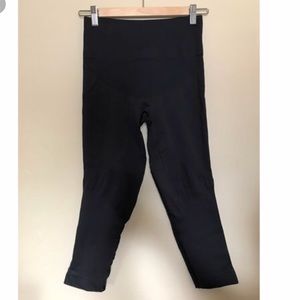 lululemon compression crops - size 4